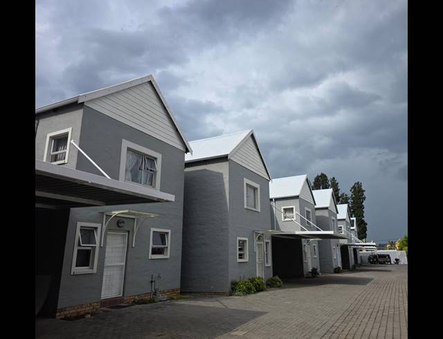 3 BEDROOM TOWNHOUSE FOR SALE IN FERNDALE